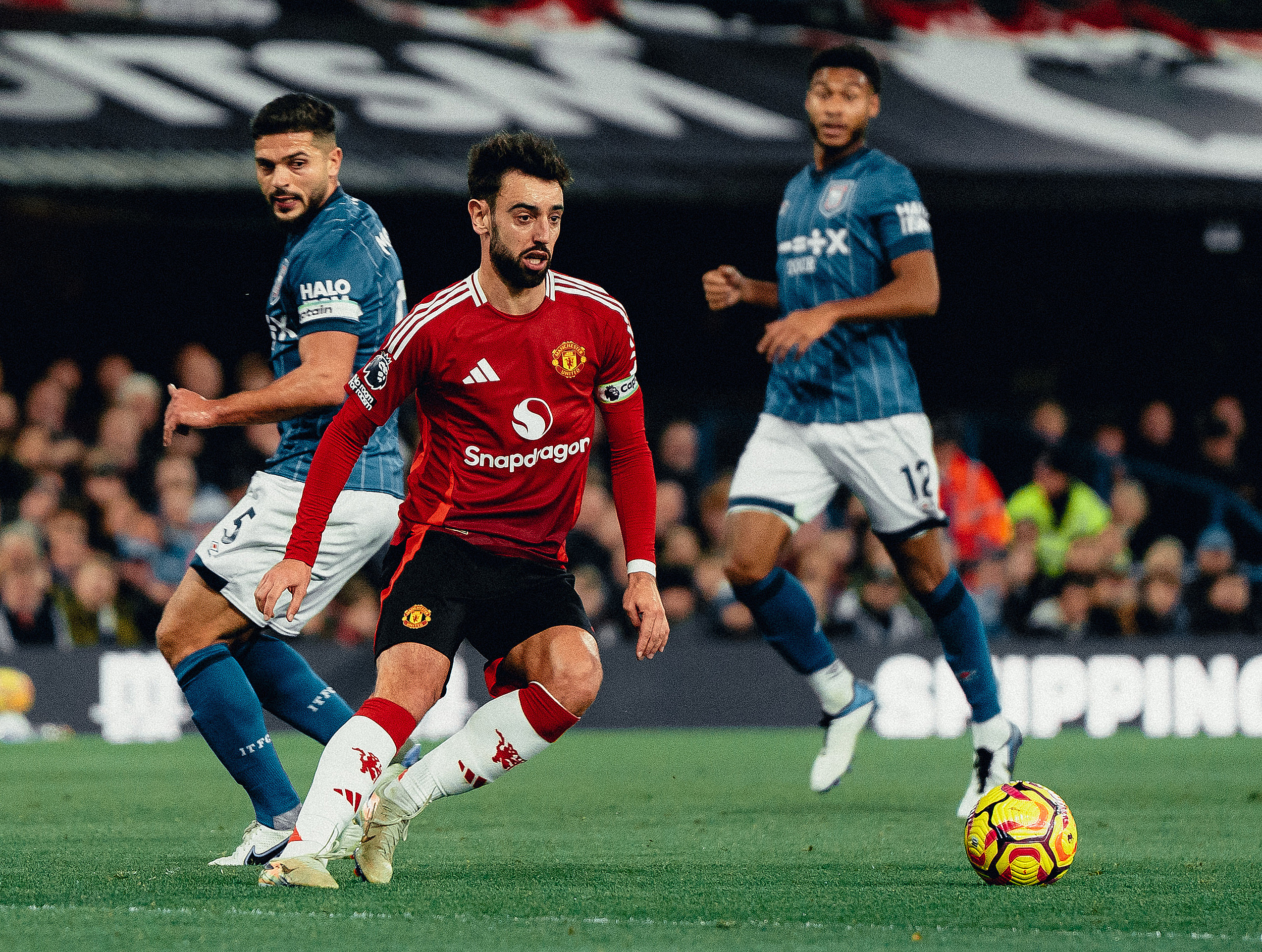 九游-英超争夺激烈，球员分享备战经验的简单介绍