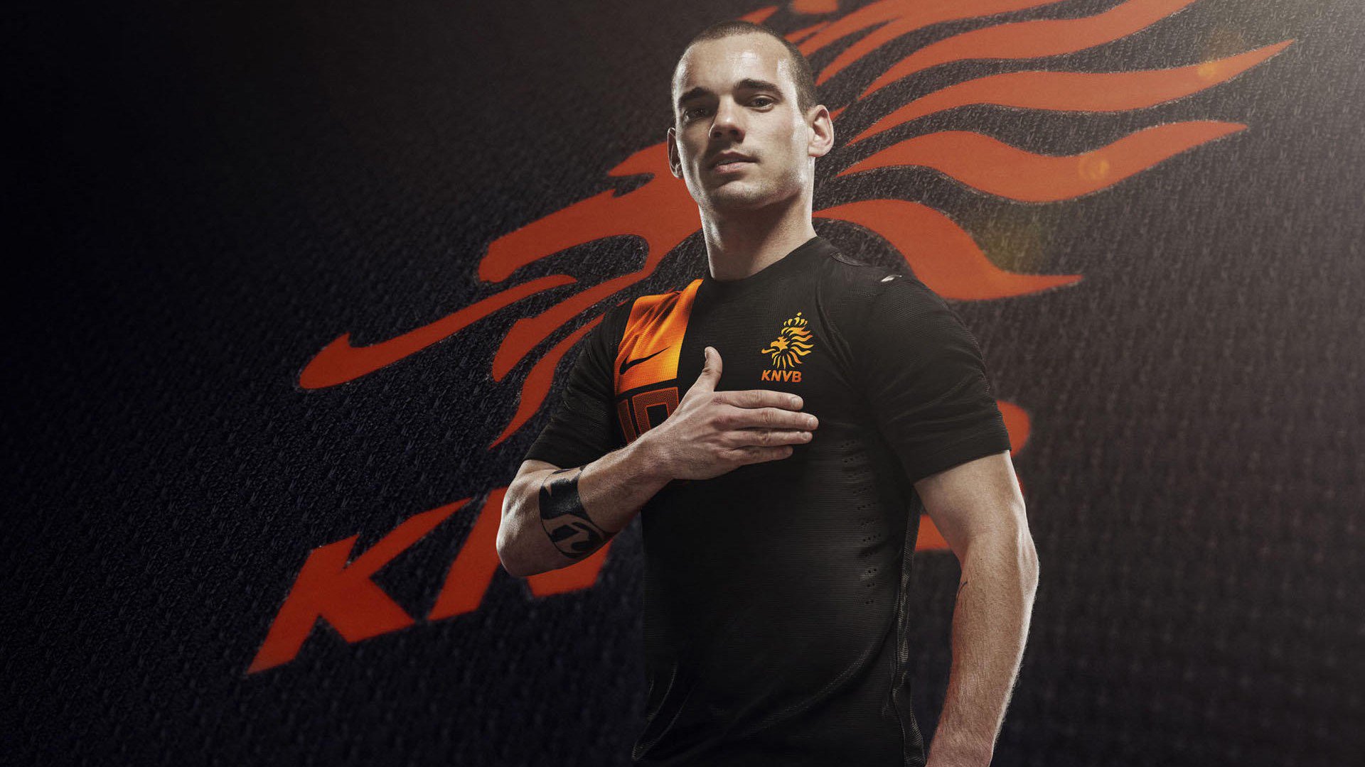 九游游戏中心官网-逆境不倒：那些坚韧不拔的足球英雄，足球励志人物