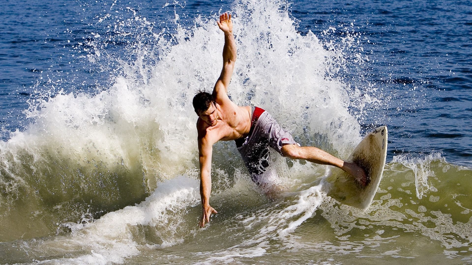 JIUYOU GAMING-《快节奏对决:电竞比赛中的极限反应时间》,快节奏网络科技有限公司